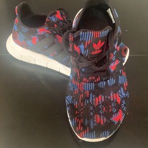 Adidas youth size 5 running shoe